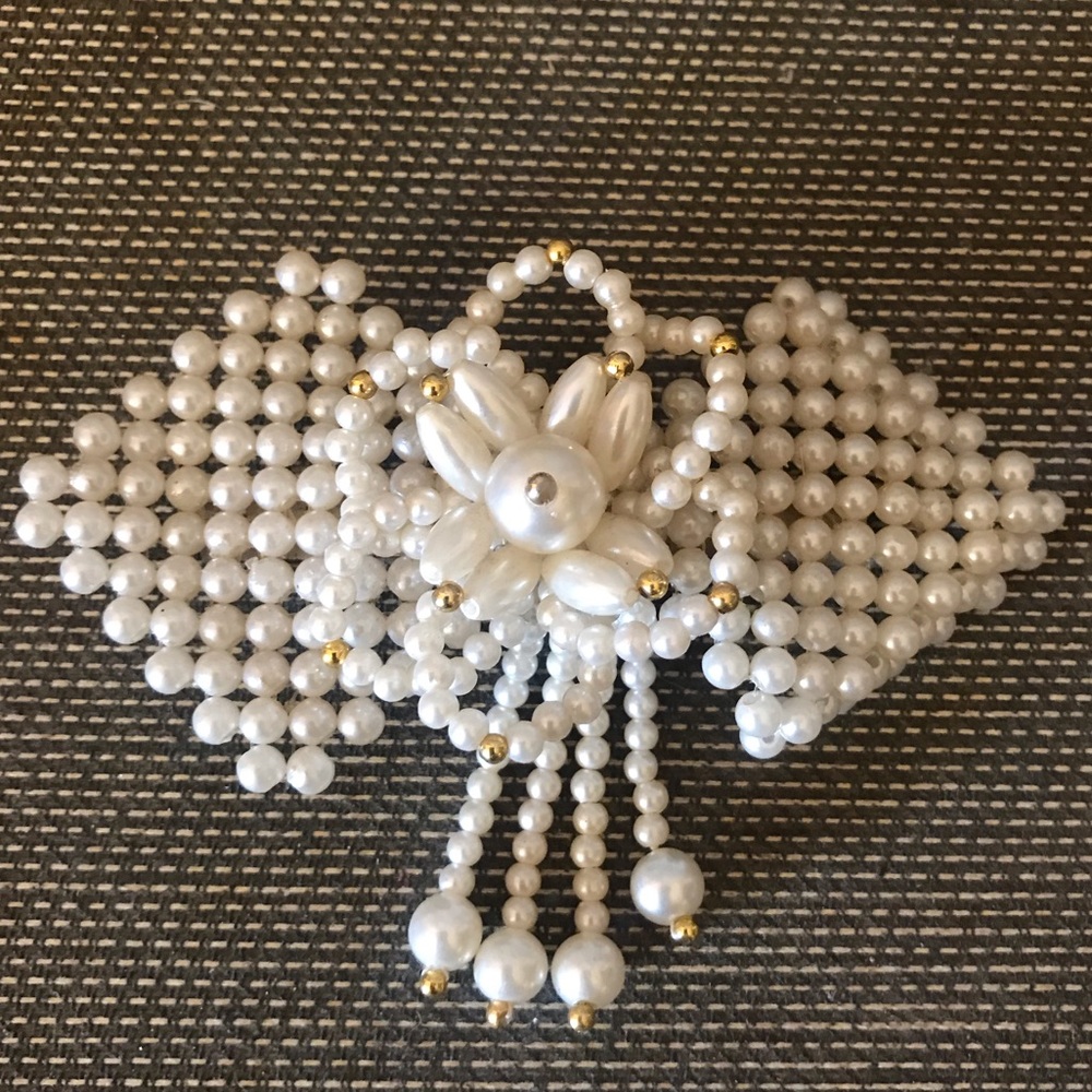 Vintage Faux Pearl Bow Hair Clip